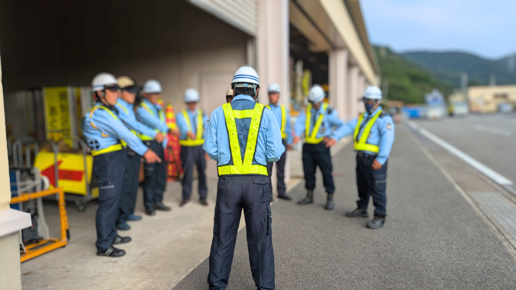 徳島　朝礼　KY　指差呼称　ラバーコーン　警備　交通　ヘルメット　チョッキ　反射　矢印版　空調服　工事看板　ロボット　安全太郎